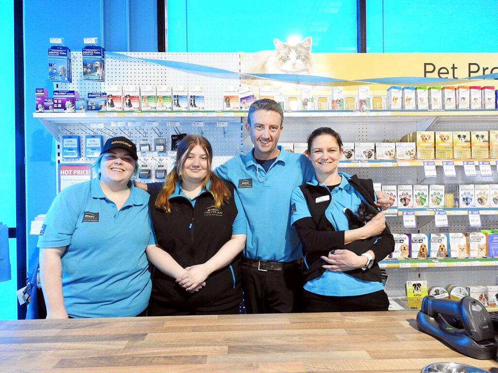 Pets Domain's staff Jesse, Elouise, Troy & Lori